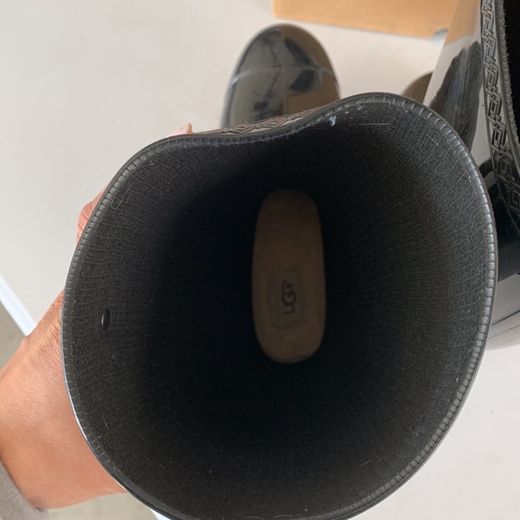 UGG Shaye Rain Boots in Black - Picture 7 of 13